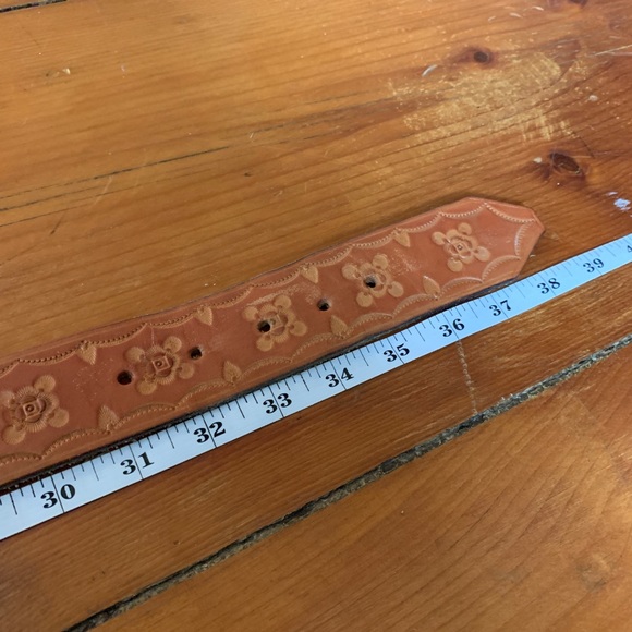 Vintage Tooled Leather Belt - vintage western - Picture 3 of 3